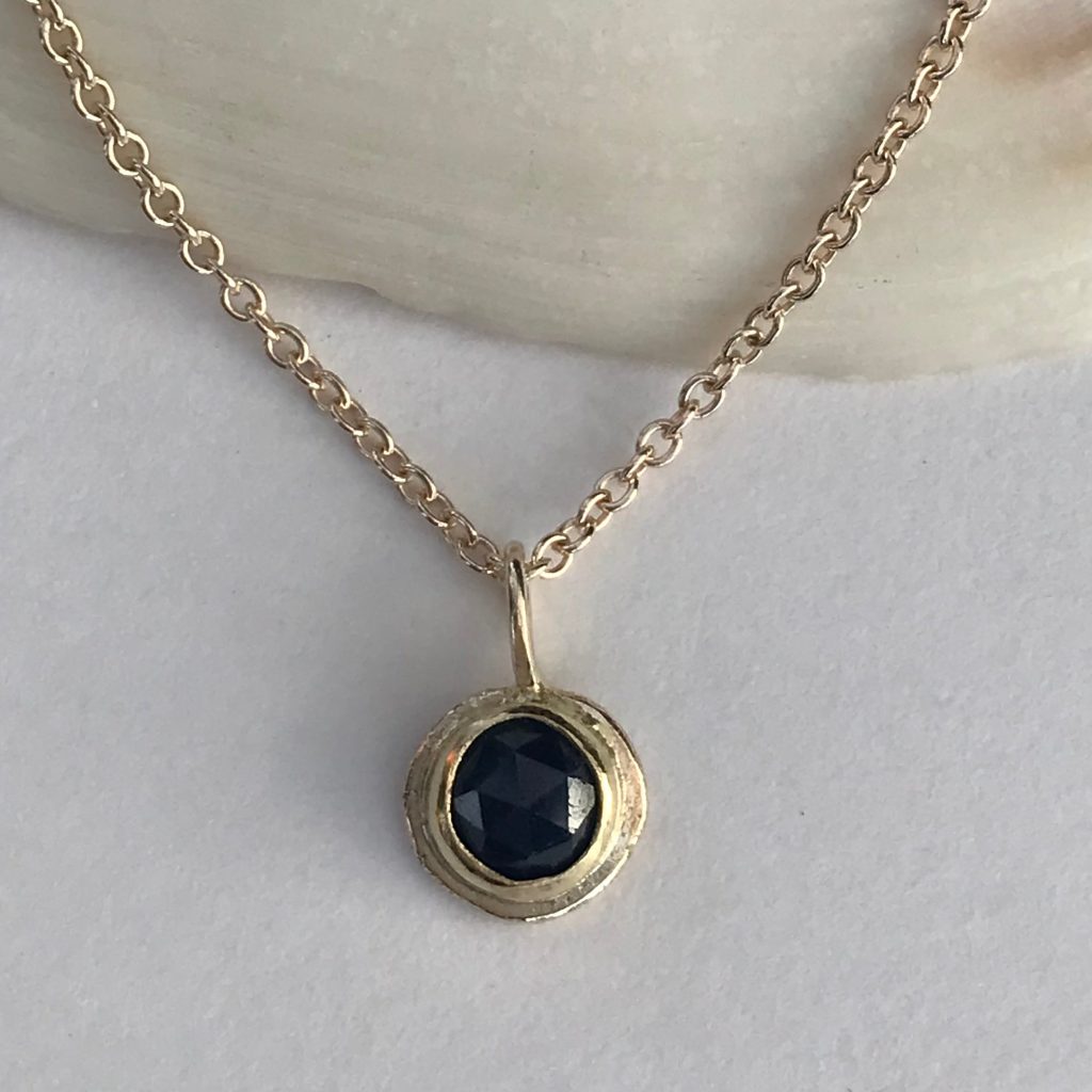 Rosecut Sapphire set in 18ct Gold Necklace
